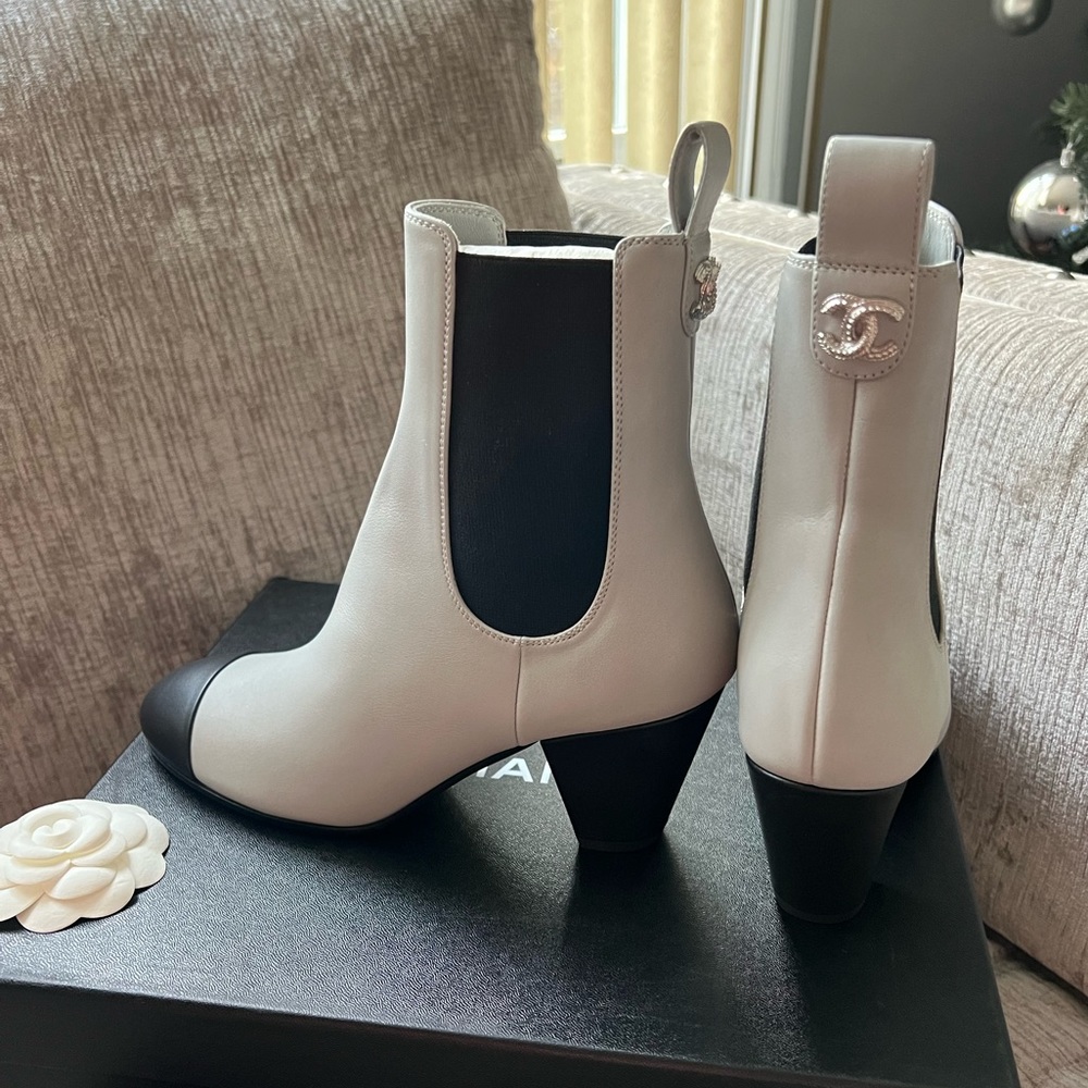 Chanel CC Logo grey and black  ankle boots 💥New Collection 💥